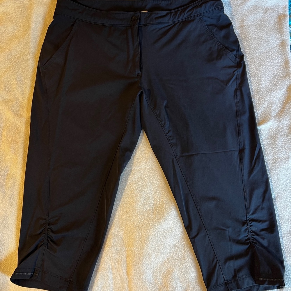 Women's Black Capris